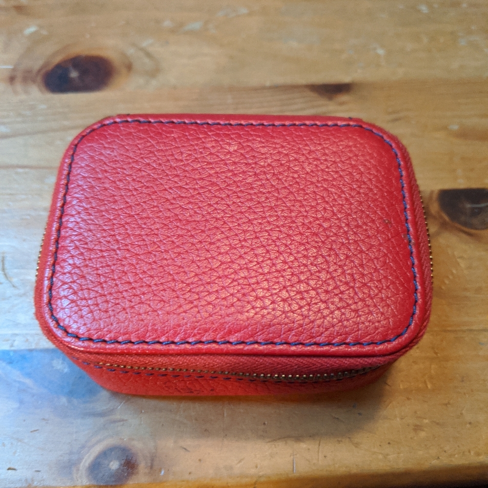 Red pill container